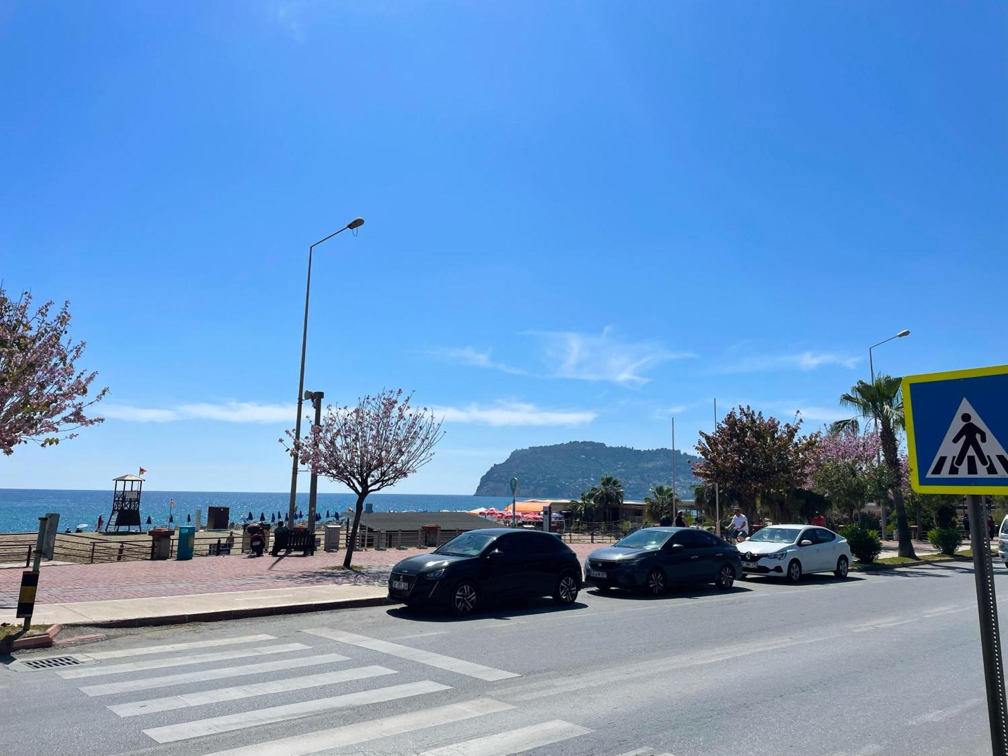 Sa Apartments! Sea And Mountain View 2bd Duplex Apartment